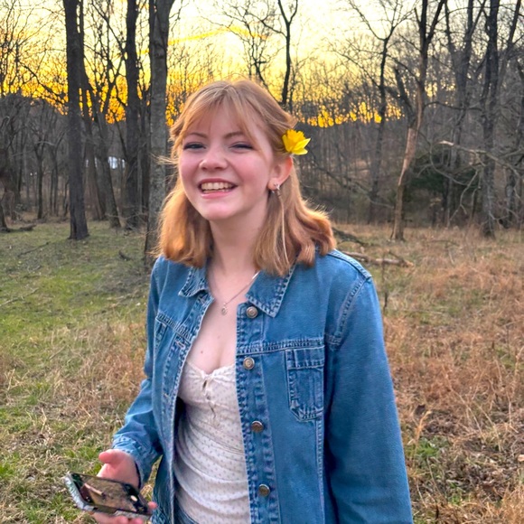 Meet your Posher, Julia - Picture 2 of 3